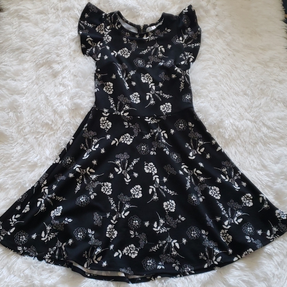 💕2 for $6 Ruffle sleeve floral dress